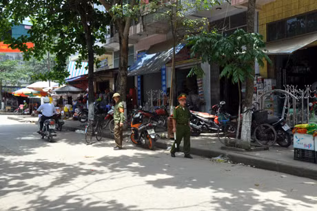 Công an thị trấn Bình Liêu giữ gìn ANTT trên địa bàn.