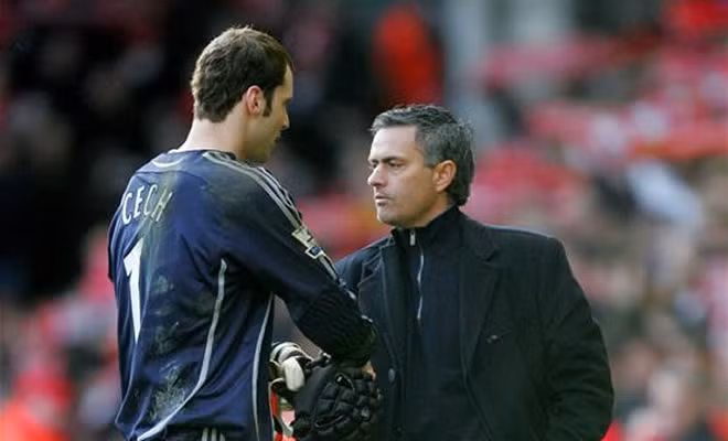 Cech ca ngợi Benitez nhưng muốn Mourinho trở lại - Ảnh Getty