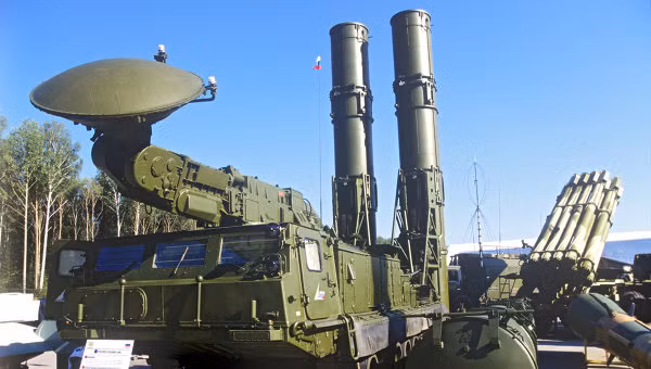 Hệ thống tên lửa phòng không S-300 của Nga