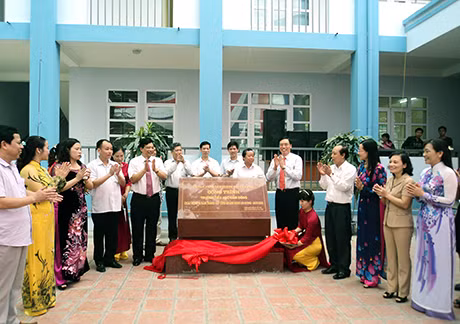 Trang web của trường tiểu học Cẩm Đông. (ảnh minh họa)