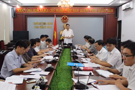  Đồng chí Nguyễn Đức Long, Phó Bí thư Tỉnh ủy, Chủ tịch HĐND tỉnh chủ trì cuộc họp. 