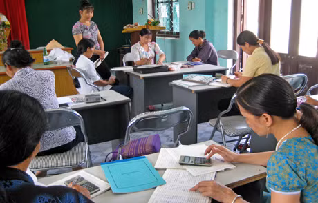 Tổ tín dụng tiết kiệm của Hội Phụ nữ xã Tân Dân (Hoành Bồ) giúp chị em phụ nữ tham gia phát triển kinh tế gia đình.