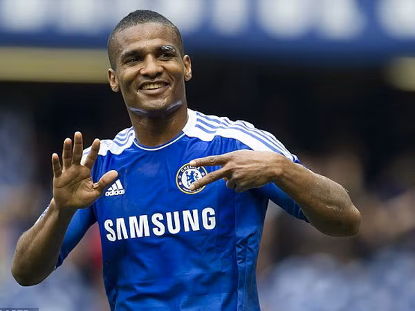 Malouda bị Chelsea bắt phải tập với đội trẻ - ảnh Daily Mail
