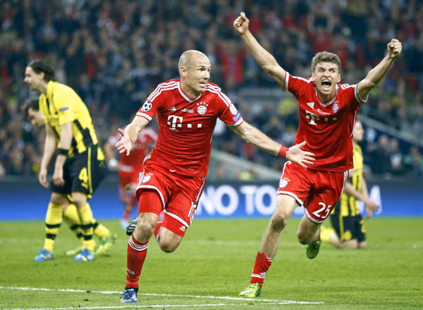 Bayern đá trực diện hơn, và tốc độ hơn so với Barca.