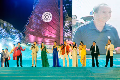 Dàn “sao” trưởng thành từ Quảng Ninh cùng hội tụ tại đêm hội Carnaval Hạ Long 2013.