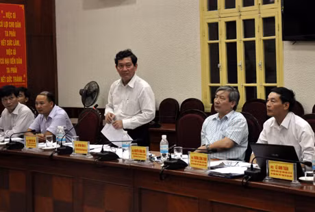 Đồng chí Huỳnh Văn Ái, Thứ trưởng Bộ Văn hóa, Thể thao và Du lịch phát biểu tại buổi làm việc.
