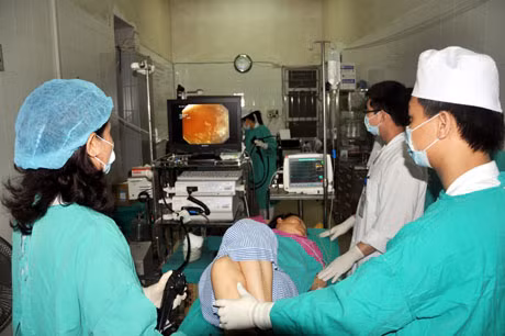 Một ca nội soi gây mê tại Bệnh viện ĐKKV Bãi Cháy.