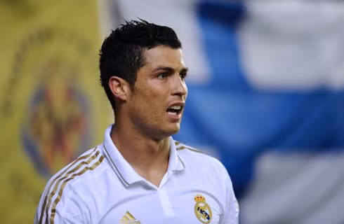 Trong năm thứ ba khoác áo Real, Ronaldo đang từng bước củng cố vị thế của anh trong ngôi đền các huyền thoại ở sân Bernabeu, dù chưa giúp đội bóng đoạt bất kỳ danh hiệu lớn nào. Ảnh: AFP.
