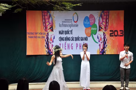 Một tiết mục văn nghệ tại buổi lễ kỷ niệm.