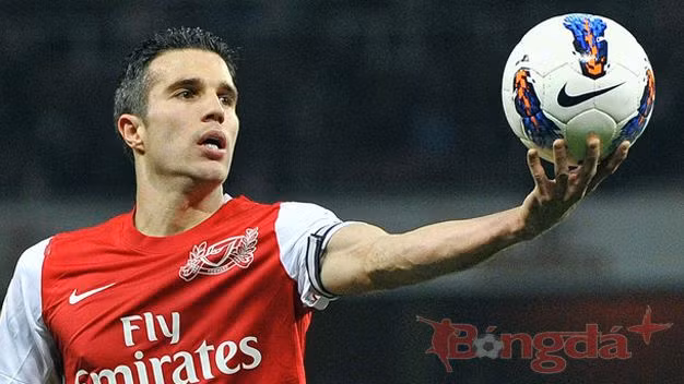 Arsenal có thể giữ chân Van Persie (trái) thành công?