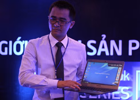 Samsung cho ra mắt ultrabook đầu tiên của mình tại VN. Ảnh: Huy Đức.