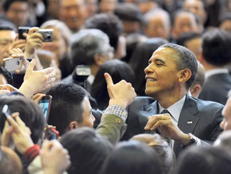 Tổng thống Obama được chào đón tại đại học Hankuk, Seoul.