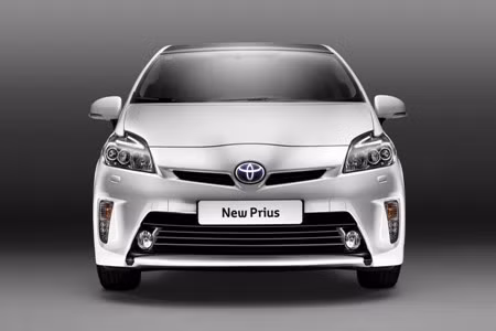 Toyota Prius V 2012 là mẫu xe gia đình tốt nhất năm 2012.