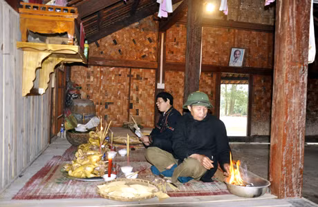 Giấy bản được dùng trong nhiều hoạt động văn hoá tâm linh của người Dao Thanh Y ở Bằng Cả.