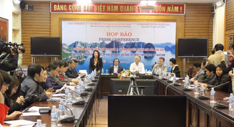 Đồng chí Vũ Thị Thu Thủy, Phó Chủ tịch UBND tỉnh phát biểu tại buổi họp báo.