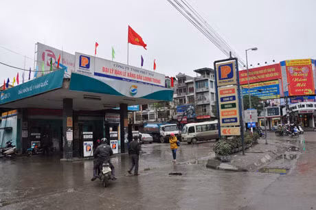 Cây xăng Loong Toòng.