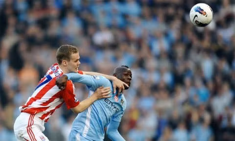 Dàn sao của Man City (xanh) thường không là chính mình khi thi đấu trên sân khách ở giai đoạn hai mùa này.