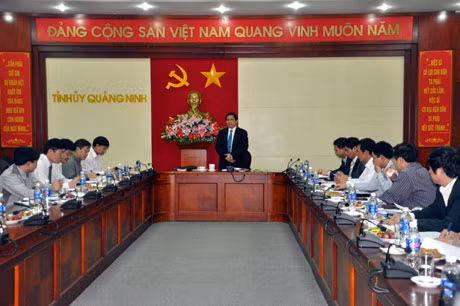 Đồng chí Phạm Minh Chính, Bí thư Tỉnh ủy phát biểu tại buổi làm việc.