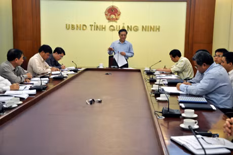 Đồng chí Đỗ Thông kết luận cuộc họp.