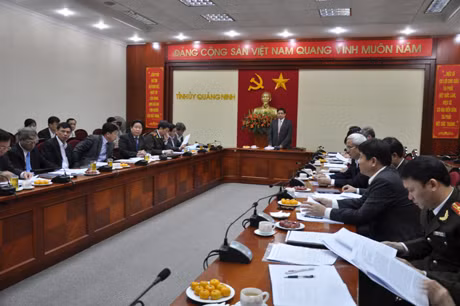 Đồng chí Phạm Minh Chính, Bí thư Tỉnh uỷ phát biểu tại hội nghị.