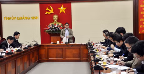 đồng chí Phạm Minh Chính, Ủy viên T.Ư Đảng, Bí thư Tỉnh ủy trong buổi làm việc