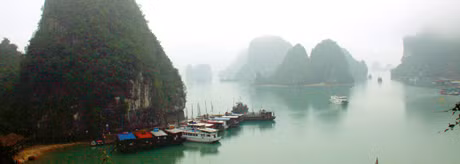 Non non nước nước vẫn xanh Hạ Long vẫn vậy, như tranh họa đồ.