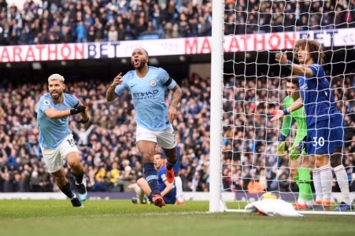  Sterling sớm mở tỉ số cho Man City ở phút thứ 4.