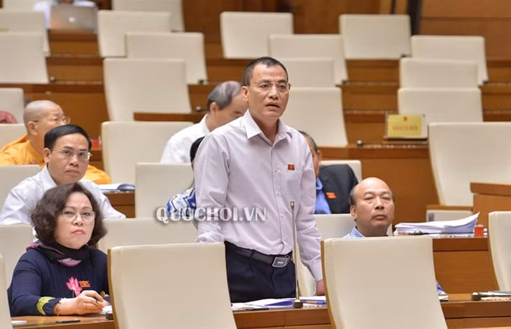 Đại biểu Quốc hội Trần Văn Minh (Đoàn ĐBQH tỉnh Quảng Ninh) chất vấn các thành viên Chính phủ
