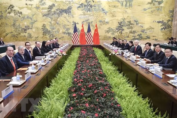 Ảnh tư liệu: Phái đoàn đàm phán Mỹ do Đại diện Thương mại Mỹ Robert Lighthizer (thứ 4, trái) và Bộ trưởng Tài chính Steven Mnuchin (thứ 3, trái) dẫn đầu trong cuộc đàm phán thương mại với phái đoàn Trung Quốc do Phó Thủ tướng Lưu Hạc (thứ 4, phải) dẫn đầu, tại Bắc Kinh ngày 14/2/2019. (Nguồn: THX/TTXVN)