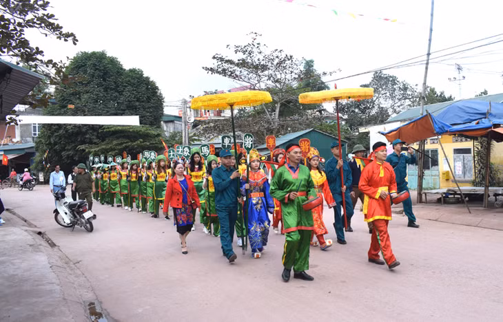 Rước lễ trong hội cờ người năm 2019, một nét văn hóa ở xã Đài xuyên 