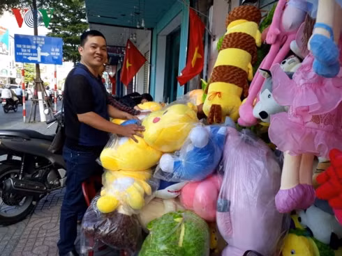 Thú bông cũng là món quà tặng được nhiều người chọn trong dịp Valentine.