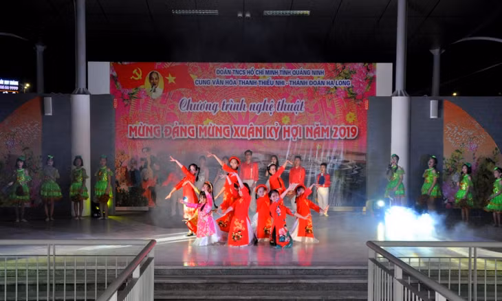 Tiết mục hát múa 