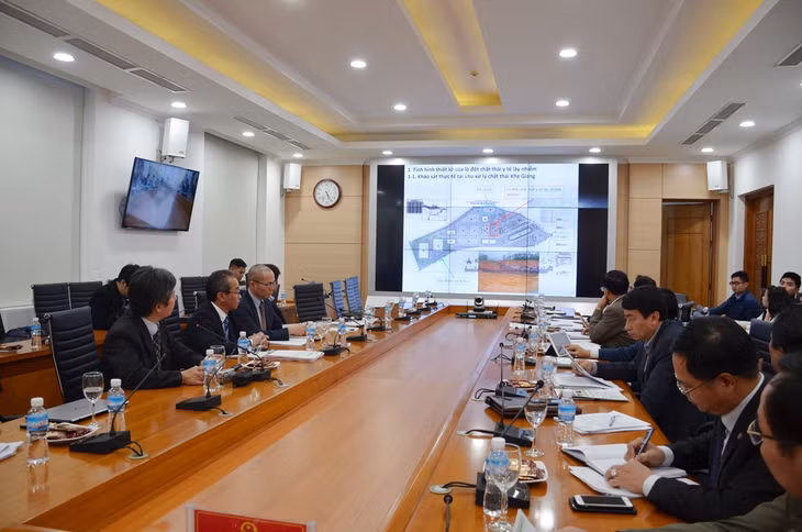 Các đối tác Nhật Bản trình bày