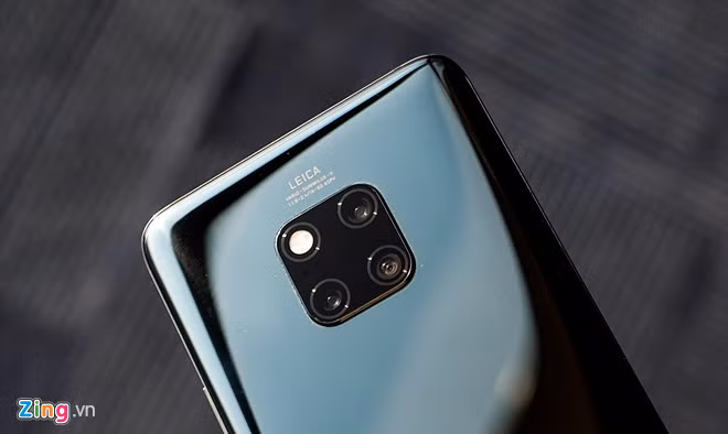 Huawei Mate 20 Pro được trang bị hệ thống 3 camera sau.