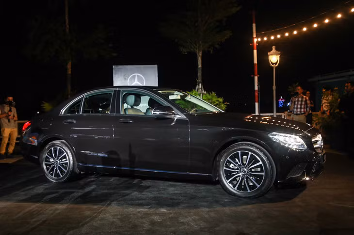 Mercedes-Benz C-Class 2019 có 3 phiên bản gồm C 200, C 200 Exclusive và C 300 AMG.
