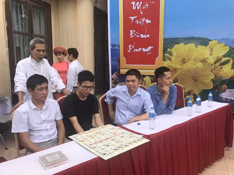 Giải đấu năm nay là cuộc so tài giữa 2 CLB cờ Cẩm Phả và Vân Đồn 
