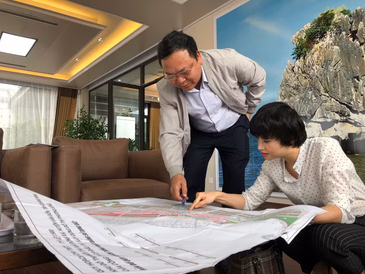 Theo ông Nguyễn Văn Đồng, Phó Giám đốc Công ty CP Đầu tư xây dựng đô thị Phương Đông những lô đất mà các đối tượng rao bán hiện chưa đủ điều kiện để cấp bán.