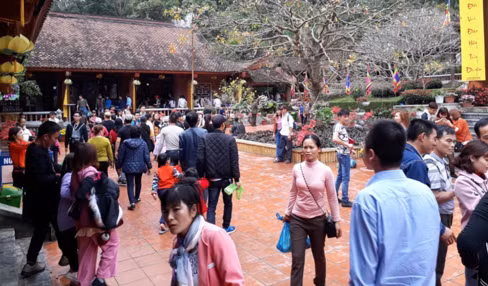 Du khách hành hương Yên Tử dịp Tết Nguyên đán Kỷ Hợi 2019
