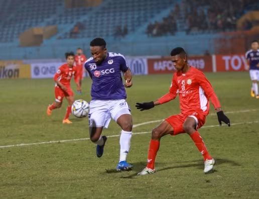 "Voi chiến" Oseni có trận đấu vô cùng xuất sắc cùng Hà Nội FC.