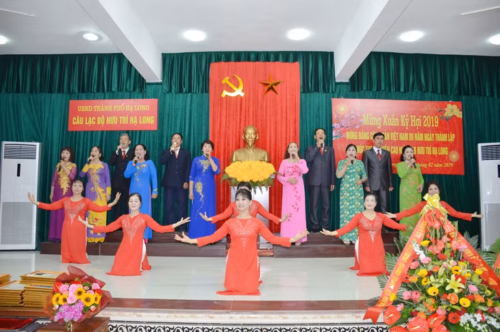 Các hội viên CLB Hưu trí 