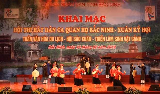 Tiết mục dự thi của các liền anh, liền chị. (Ảnh: Thanh Thương/TTXVN)