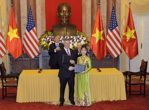 Thỏa thuận Tập đoàn Vietjet ký hợp đồng mua 100 máy bay 737 MAX với Tập đoàn chế tạo máy bay Boeing.