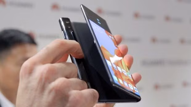 Huawei thach thuc Samsung voi mau dien thoai gap Mate X 5G hinh anh 2(Nguồn: techradar)