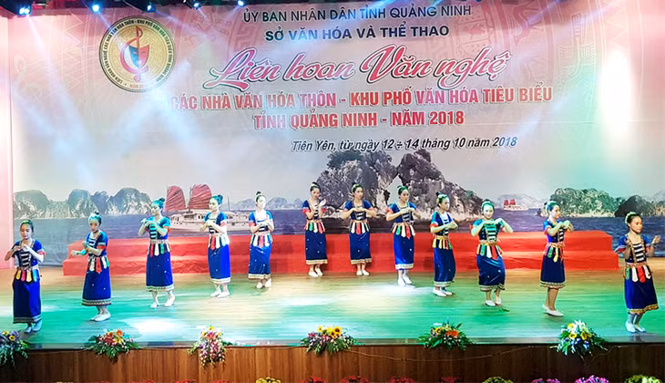 Tiết mục văn nghệ của phường Thanh Sơn, TP Uông Bí tại Liên hoan văn nghệ các nhà văn hóa tiêu biểu tỉnh Quảng Ninh 2018.