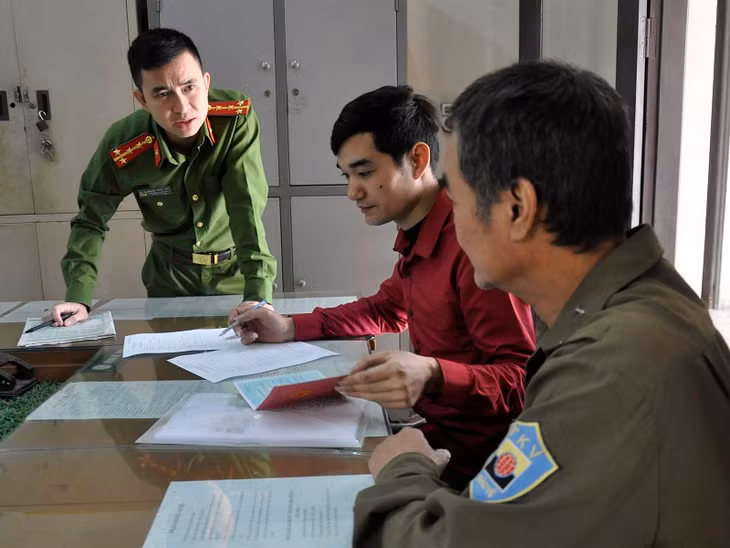 Công an phường Quang Hanh thường trực giải quyết các yêu cầu chính đáng của công dân tại địa phương.