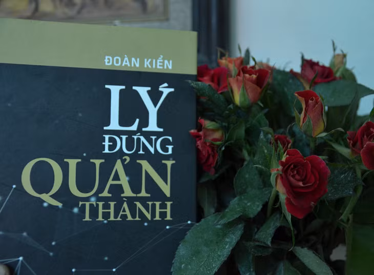 Trang bìa tập sách.