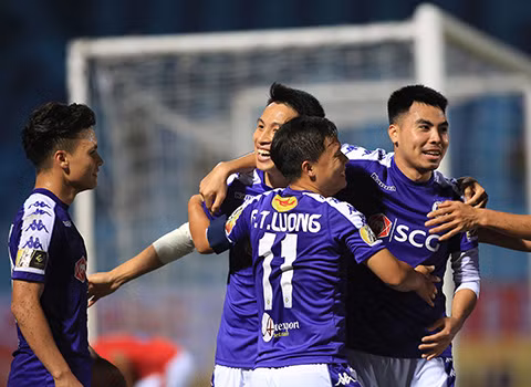 Hà Nội FC thể hiện sức mạnh vượt trội so với Than.QN - Ảnh: Minh Tuấn