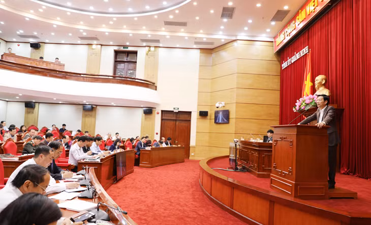 Bí thư Tỉnh ủy Nguyễn Văn Đọc chủ trì cuộc họp.