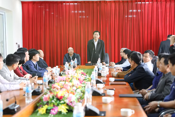 Bí thư Tỉnh ủy Nguyễn Văn Đọc phát biểu tại buổi làm việc với lãnh đạo TKV.