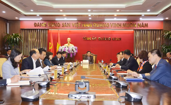 Đồng chí Nguyễn Văn Đọc, Bí thư Tỉnh ủy, Chủ tịch HĐND tỉnh Quảng Ninh phát biểu tại hội nghị.